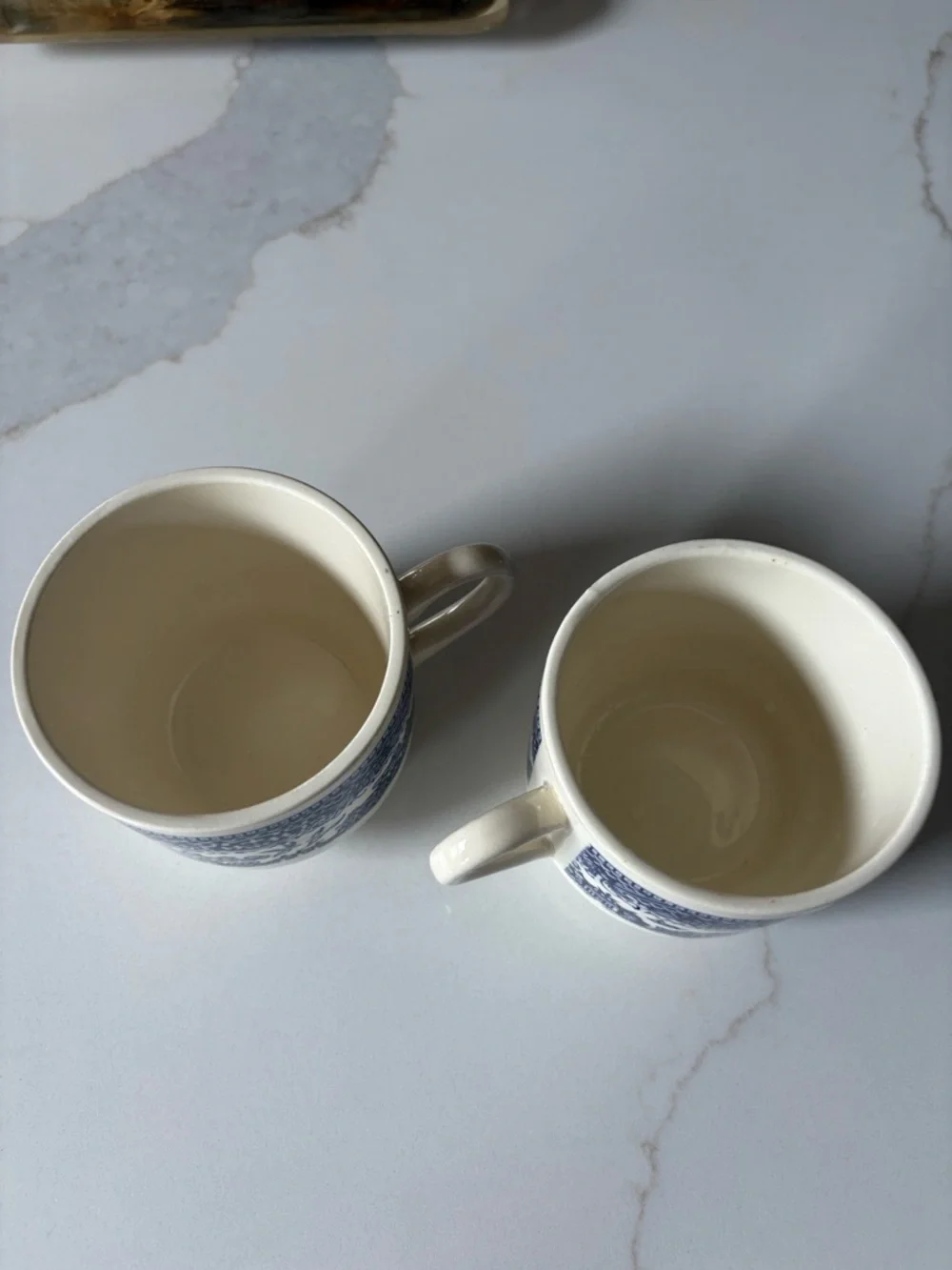 Blue Willow Pattern Ceramic Mugs - Ivory and Blue, Set of 2 Vintage VGUC - Picture 3 of 6